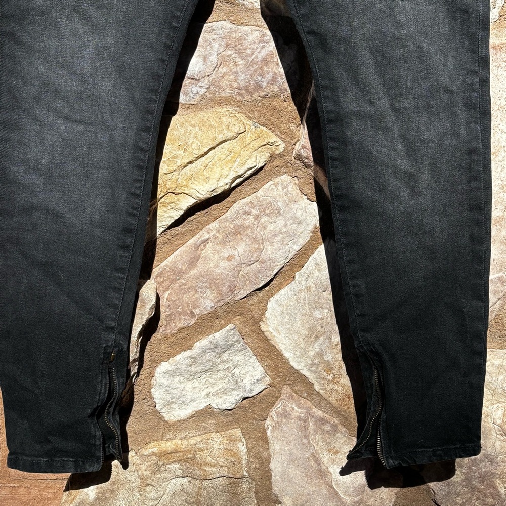 NWT YoungLa Men’s Jeans Faded Black Size 32x30 Zipper Leg Slim Fit - Picture 3 of 10